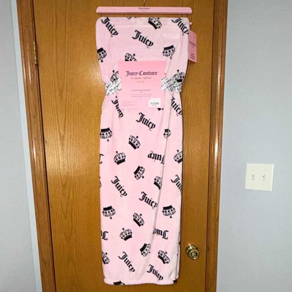 Juicy Couture Plush Printed Blanket Twin 60x90 Pink/Black Crown All-Over